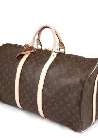 Louis Vuitton torba ima jednu pregradu: 3200 RSD ▷ Tašne