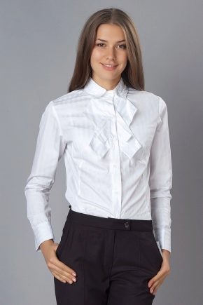 Kızlar için modaya uygun okul gömlekleri