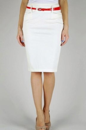 Co nosit s bílou tužkovou sukní?
