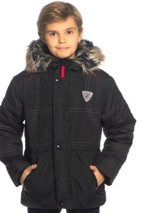Çocuk moda trendlerine göre erkek çocuklar için kışlık ceketler
