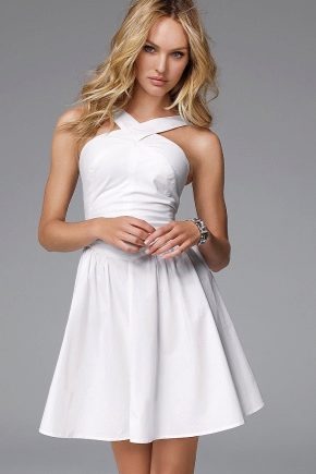 Kısa beyaz elbise - evrensel model