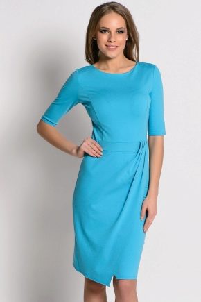 Modré šaty: oblíbené modely a co na sebe
