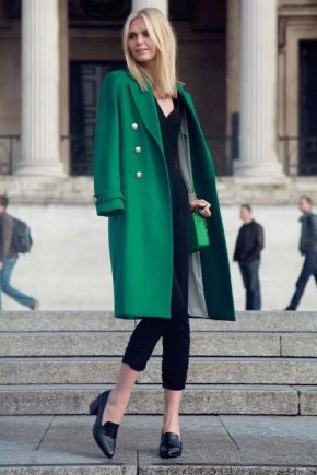 Co nosit se zeleným kabátem?