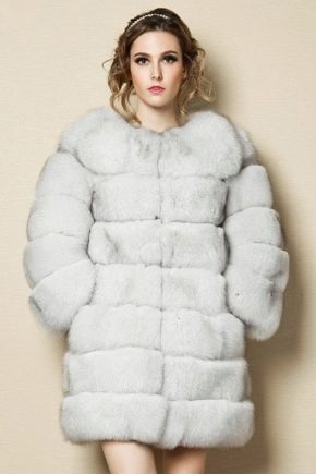 Elegante casaco de pele de raposa