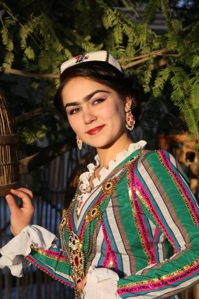 traje nacional uzbeque