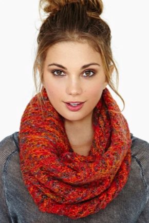 What to wear with an orange scarf? 