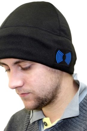 Chapéu com fones de ouvido - uma nova tendência
