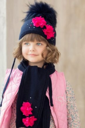 Scarf and hat for girls