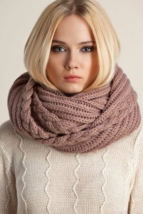 Knitted scarf-collar (snood or scarf-pipe)