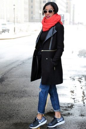 What to wear with a red scarf?