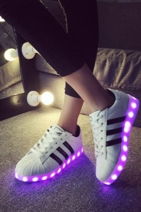 Işıltılı spor ayakkabılar - yeni nesil moda ayakkabılar