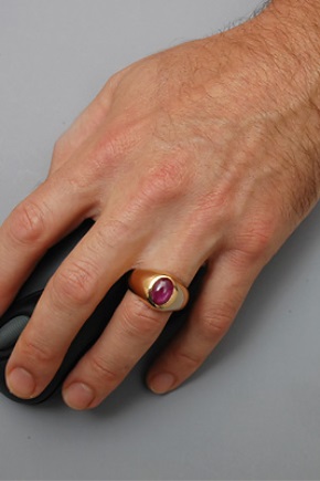 Yakut ile erkek yüzüğü