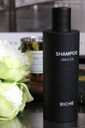 Professional revitalizing shampoos 