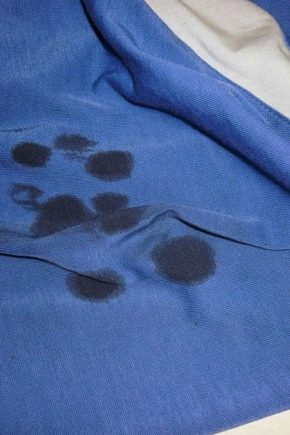 Tipy na odstranění olejových skvrn z oblečení