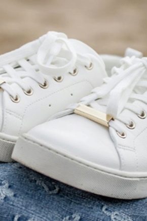 How to wash white sneakers?