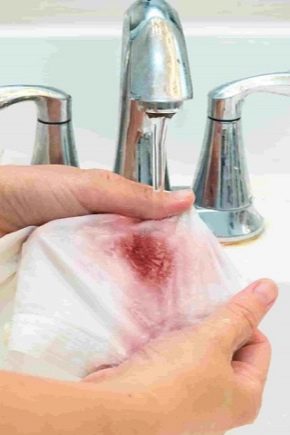 Manchas de sangue em roupas e móveis: meios e métodos eficazes de lavagem