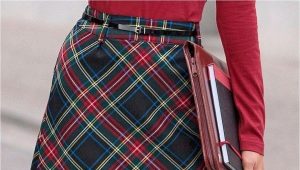 What to wear with a plaid skirt?