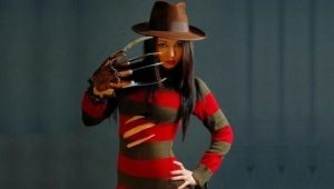Jakou barvu má svetr Freddyho Kruegera?