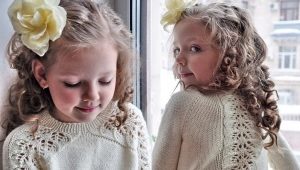 Krásné pletené svetry pro dívky