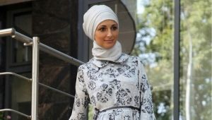 Abiti musulmani eleganti e casalinghi