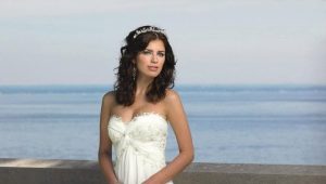 Lehké svatební šaty - jednoduchost a bezprostřednost