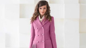 O que vestir com um casaco curto rosa?