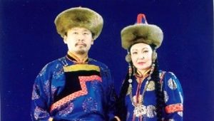 Buryat ulusal kostümü 