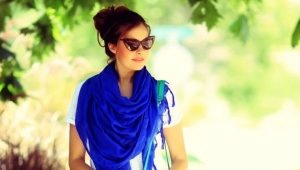What to wear with a blue and navy scarf?