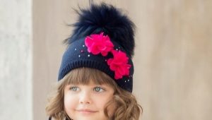 Scarf and hat for girls