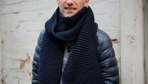 Knitted men's scarf