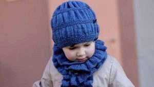 Knitted scarf for girls