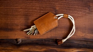 Kožený pánský držák na klíče 