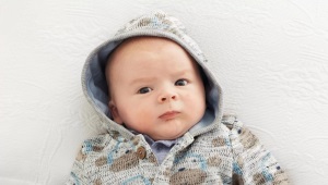 Knitted clothes for newborns