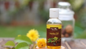 Cosmetic jojoba oil