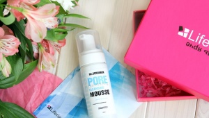 Mousse for face and body