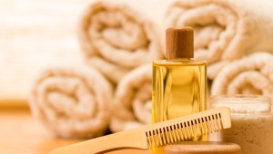 Moisturizing hair oil