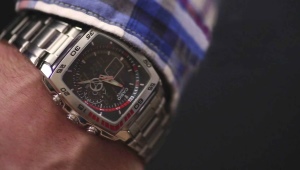 ¿Cómo acortar la pulsera en un reloj Casio?