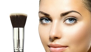 Foundation brush