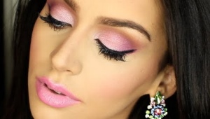 Maquiagem com sombras rosa