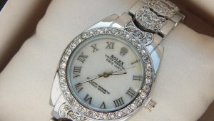 Gümüş kol saati 
