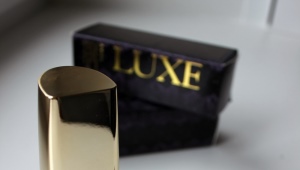 Foundation daripada Avon Luxe