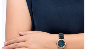 Reloj de mujer con pulsera de cerámica.