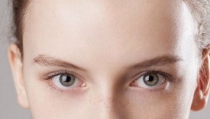 Gri gözlü sarışınlar için göz makyajı