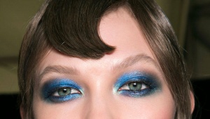 Makeup in blue tones