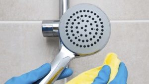 Jak umýt sprchu od vodního kamene doma?