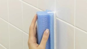 Como lavar os azulejos do banheiro da placa?