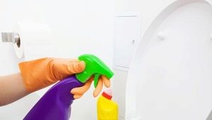Comment nettoyer les toilettes des calculs urinaires à la maison?