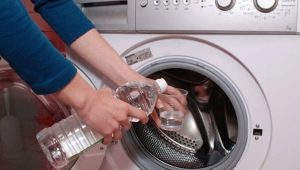 Limpando a máquina de lavar com vinagre