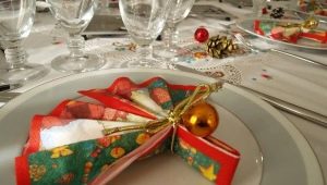 ¿Qué hermoso doblar servilletas en la mesa de Año Nuevo?