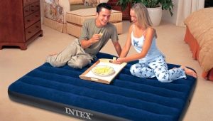 Oprava nafukovacích matrací Intex: poruchy a způsoby jejich odstranění